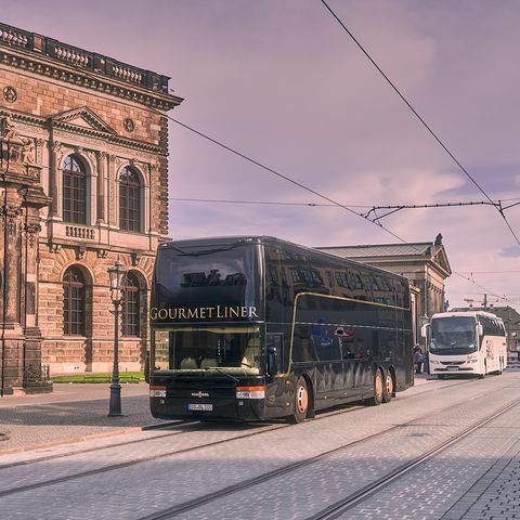 Gourmetliner vor dem Zwinger